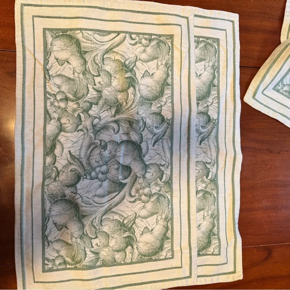 Williams Sonoma Green and Cream Cotton Placemats